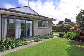 Under Offer Unique and Immaculate
