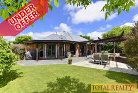 Sunny And Spacious In A Great Situation