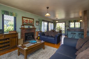 3 Bedrooms, 2 Bathrooms Plus Hobby / Games Room!