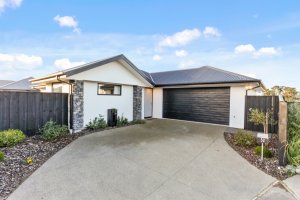 Desirable Home With Rural Outlook ###UNDER OFFER###