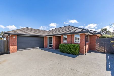 Modern 3 Bedroom, Easy Care Townhouse