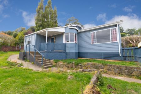 A Step Into Living In Macandrew Bay