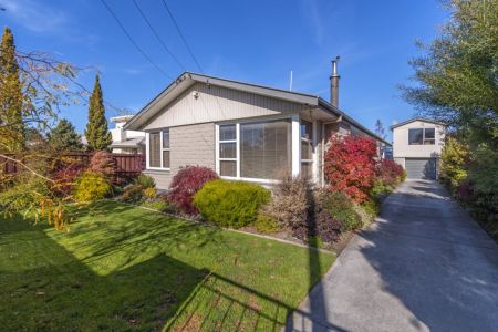 Quality Renovated Home - Bonus Two Room Sleepout