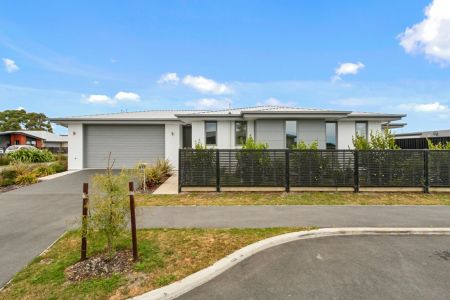 Easy Living, Great Location