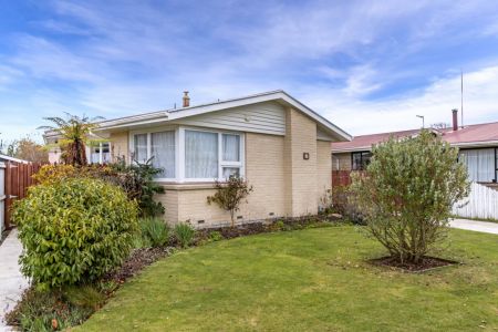 Sunny And Spacious Family Living