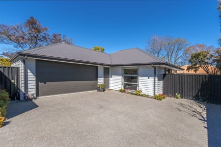 Modern And Spacious Townhouse With Location