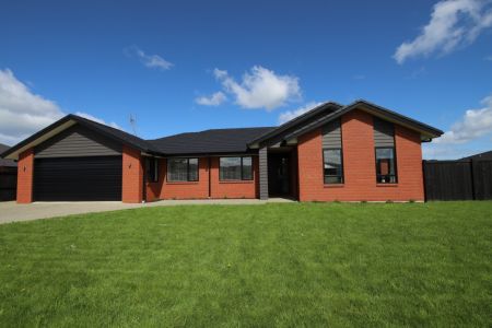 Sold -Specious Living To Be Enjoyed