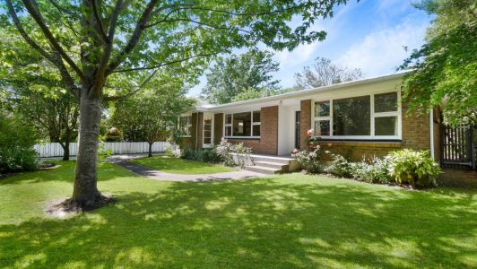 Picturesque Living in Sought After Cashmere