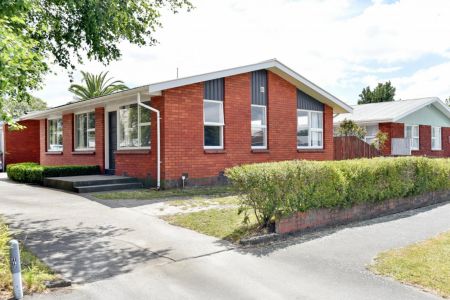 Tidy and ready to move in/ rent out