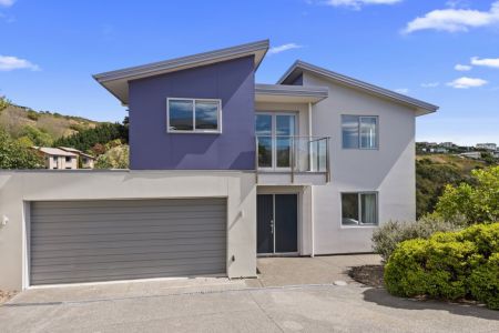 Sunny And Spacious With Spectacular Views