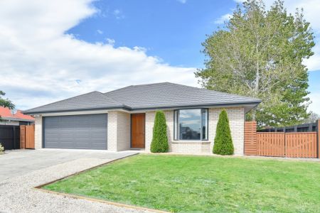 Stylish Contemporary Family Living