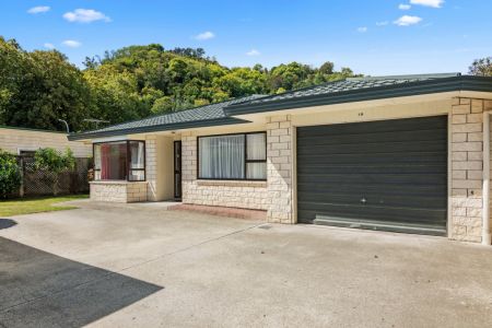 Two Bed Townhouse with Two Bathrooms!