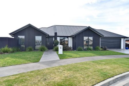 Reserve Outlook – Close School, Cafe/Restaurants