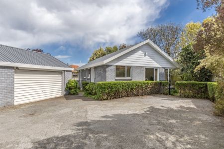 Private 3 Bedroom Stand-A-Lone With Location