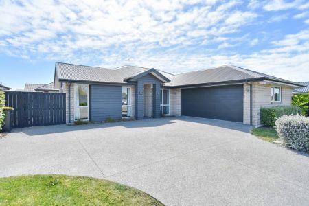 Great Family Home – Close School