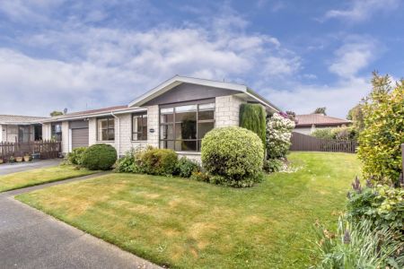 Tidy 3 Bedroom Unit in A Sought After Location