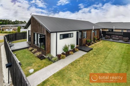 Trendy Home In Handy Location