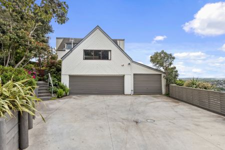 Sun, Views and Expansive Garaging