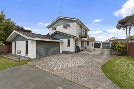 5 Bedroom, 2 Bathroom Plus 3 Car Garaging