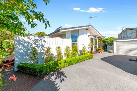 Sunny Spacious And Stylish DEADLINE BROUGHT FORWARD