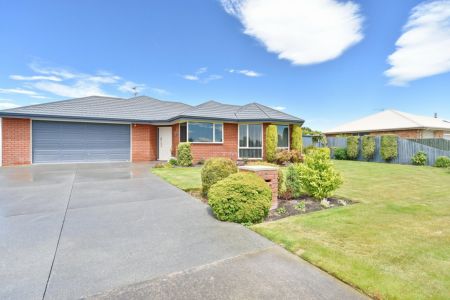 Wonderful Family Home With Rural Outlook