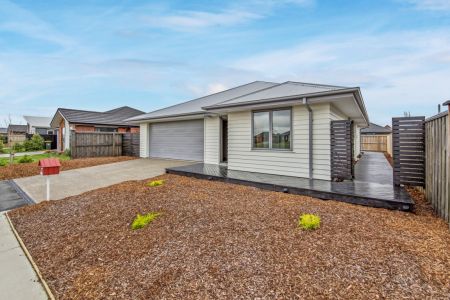 Contemporary Tech Home In Farrigdon
