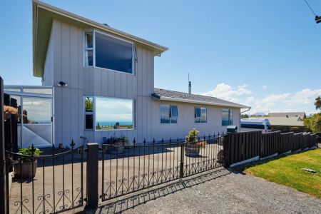 3 Bedrooms/3 Bathrooms Plus Air Bnb Studio