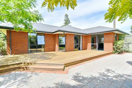 Great Family Home Close To The Town Centre