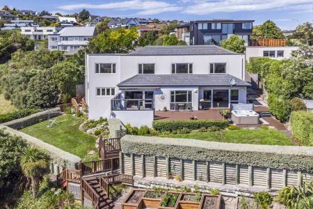 Big On Space, Sun, Views And Privacy