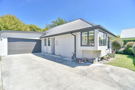 * Deadline Sale Brought Forward* Light, Bright And Modern Living