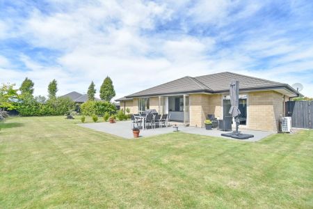 Privacy, Sun & Great Off Street Parking