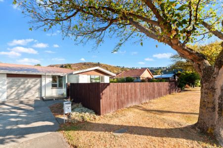 Extra Tidy 2 Bedroom Unit With Space