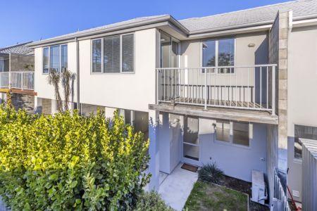 Modern 3 Bedroom, 2 Bathroom Townhouse