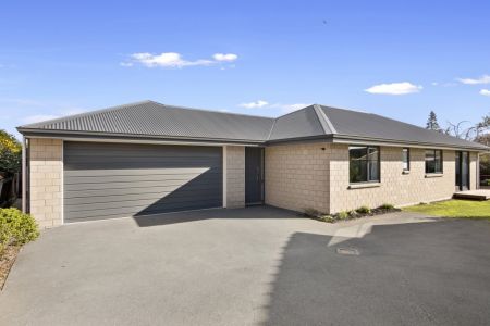 Location, Modern and Easy Care!
