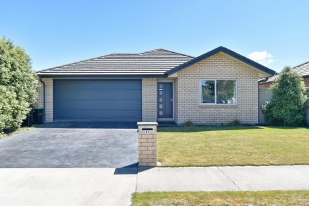 Superior Area, Spacious Interior!