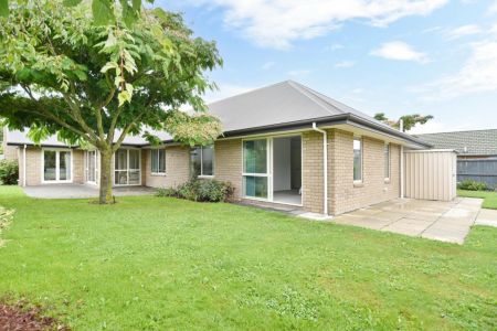 Superb Family Home In The Popular Oaks