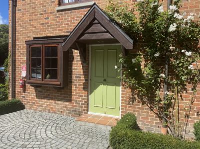 Luxury Fully Furnished 1 Bedroom Apartment!