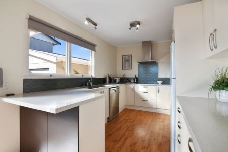 Beach Close, Tidy, Sunny and Appealing!