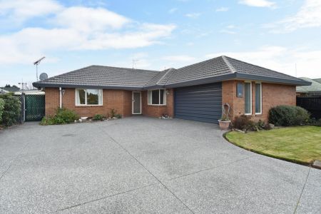 Tidy Three Bedroom Townhouse