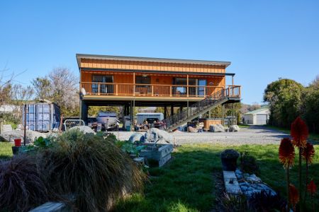 1.3 Acre Lifestyle - Central Location
