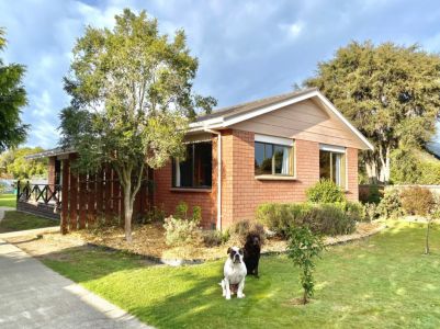 Charming Leeston Gem