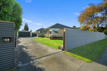 *UNDER OFFER* Family Home Fantastic Location