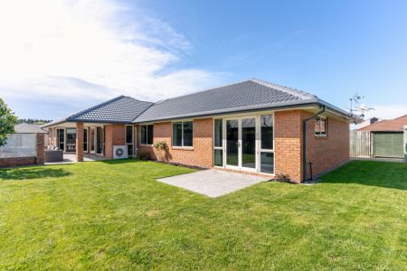 Broaden your Horizons - 4 Bed, 2 Bath Haven