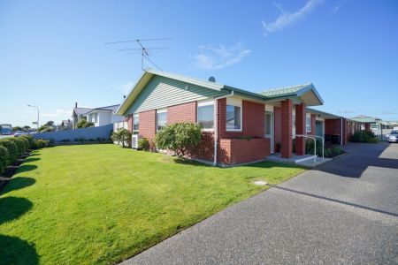 Modern and Easy-Care 3 Bedroom Townhouse