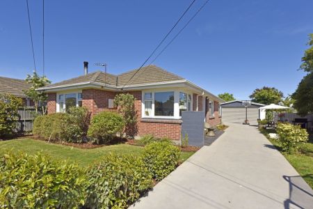 Family Friendly with Large Garage