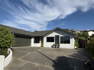 *New Price* Double Glazed, Upgraded Modern Living!