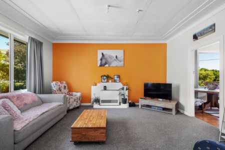 SIMPLY MOVE IN & ENJOY!