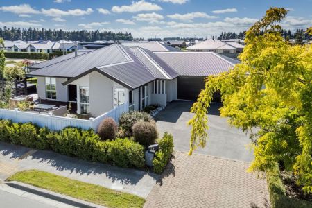 Four Bedrooms, Two Lounges,  Perfection!