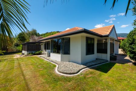 Low Maintenance Home, Generous Section!