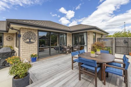Perfection, Privacy & Parking Galore!